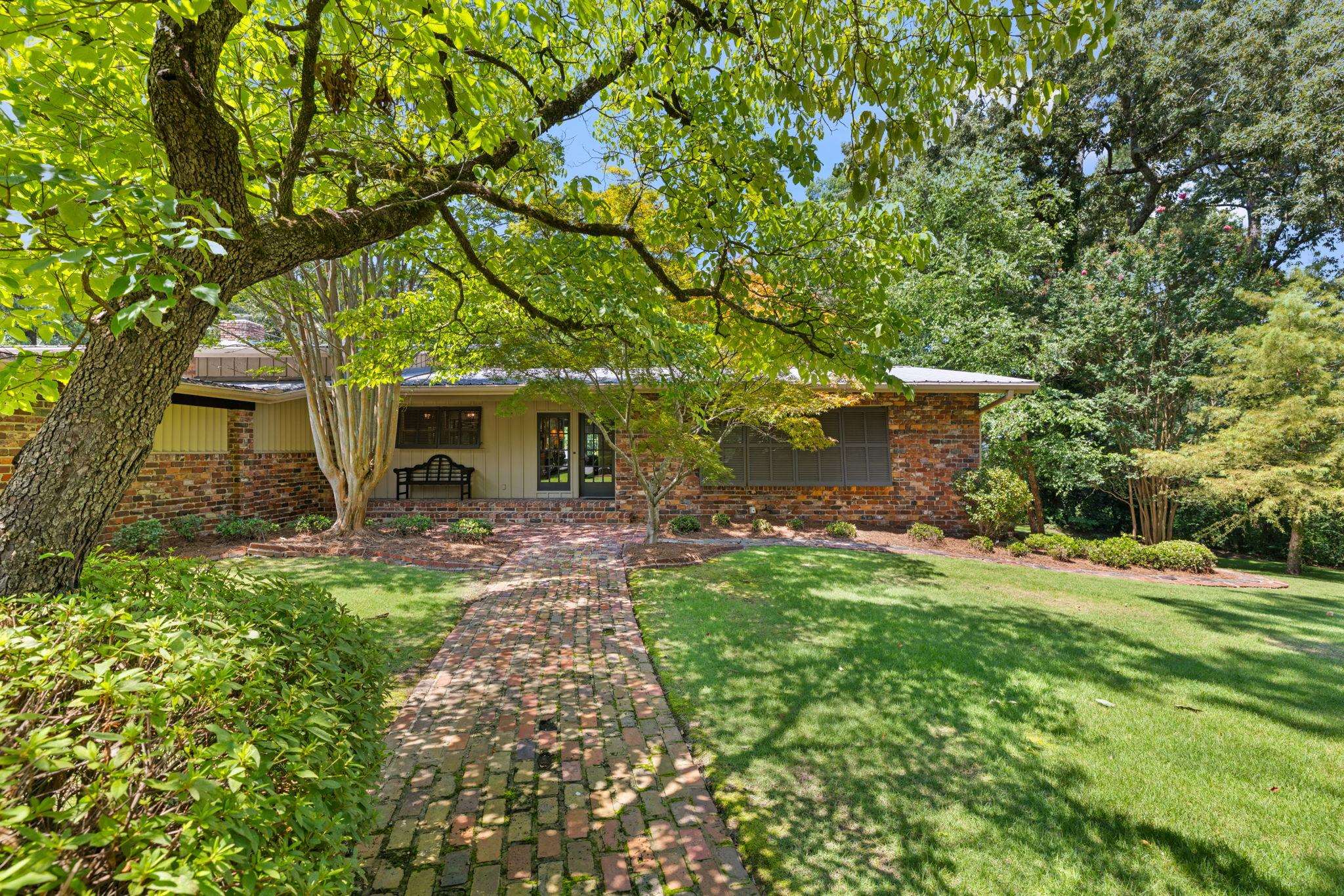 1537 Woodard Dr