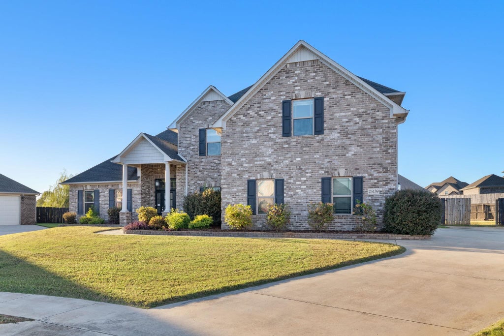 Photo of 25439 Nottingham Dr, Athens, AL 35613 (MLS # 531679)