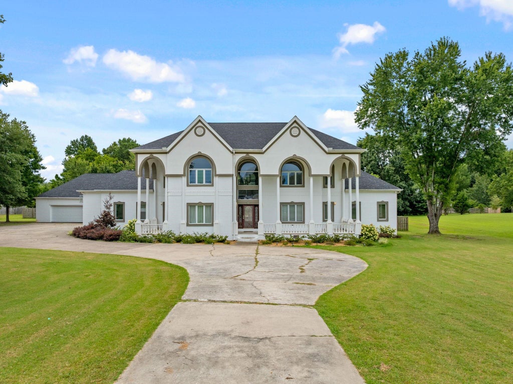 Photo of 105 Hunters Ln, Florence, AL 35630 (MLS # 530328)