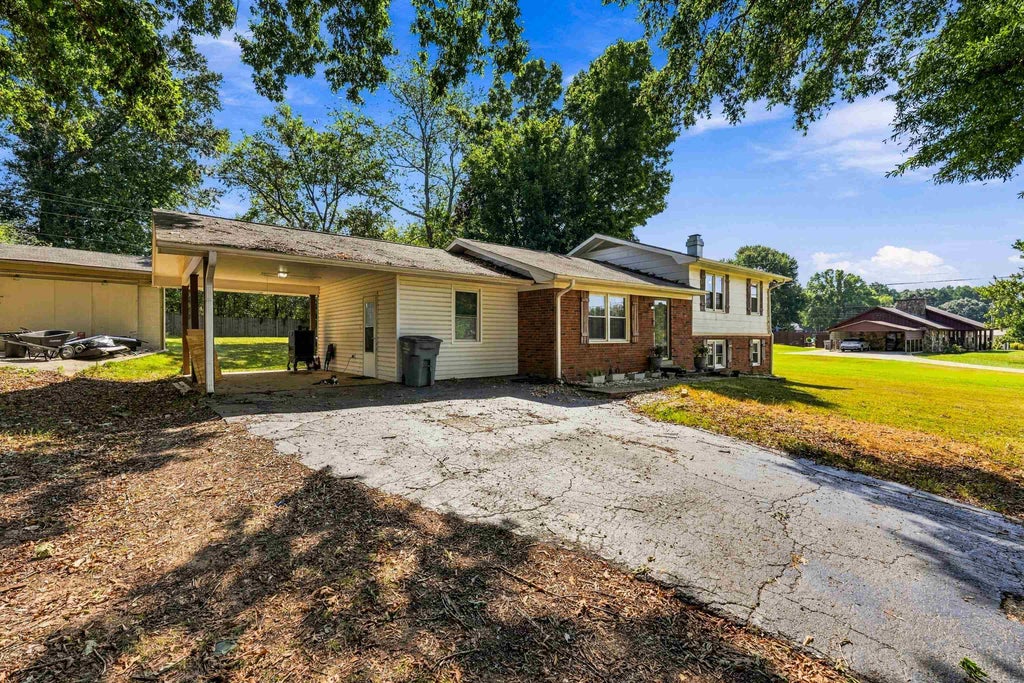 Photo of 90 Rice Rd, Florence, AL 35630 (MLS # 531439)