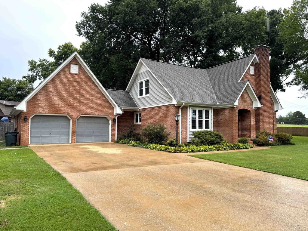 Photo of 106 Royal Oak Rd, Florence, AL 35633 (MLS # 530134)