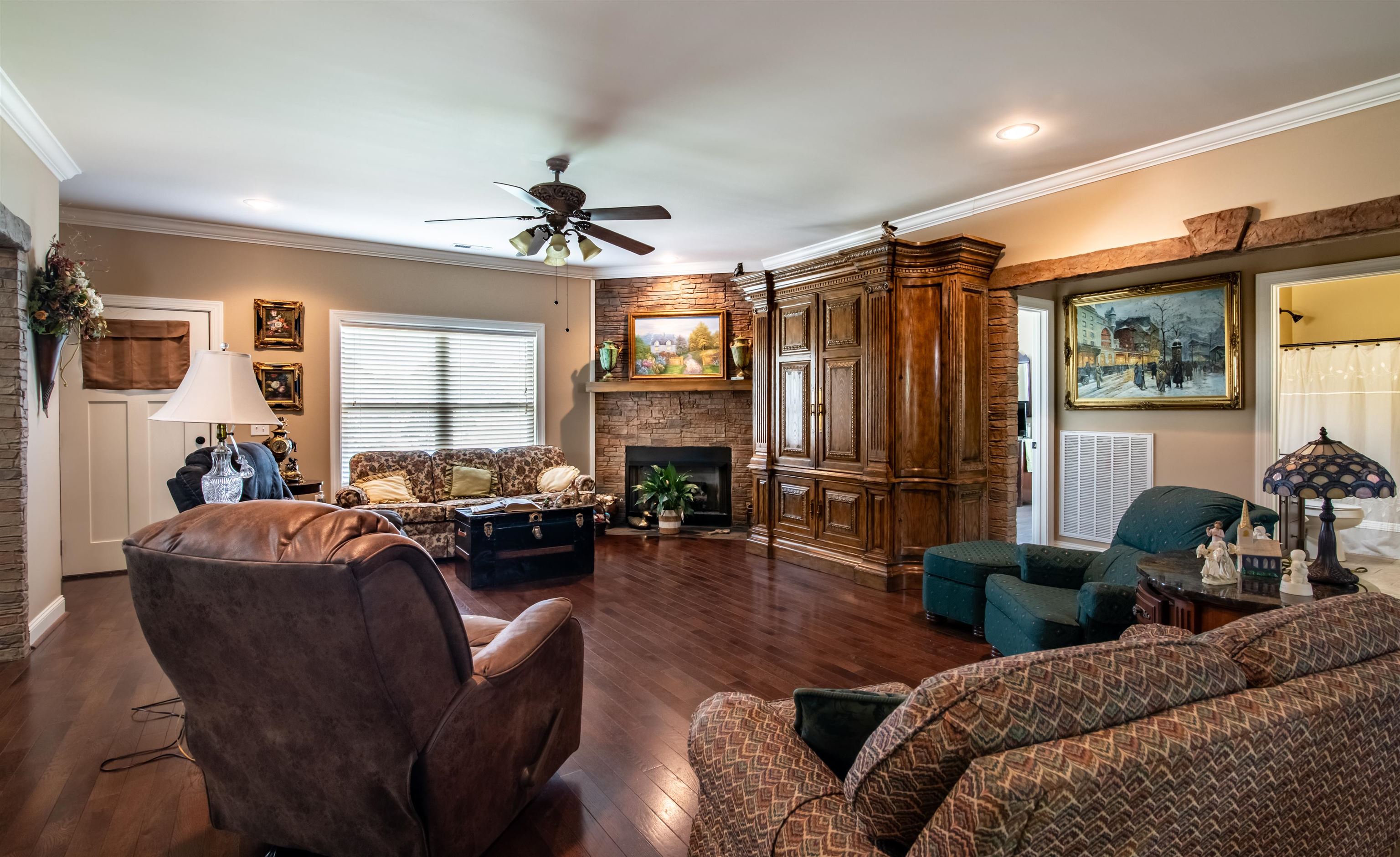 61 Clarendon Rd