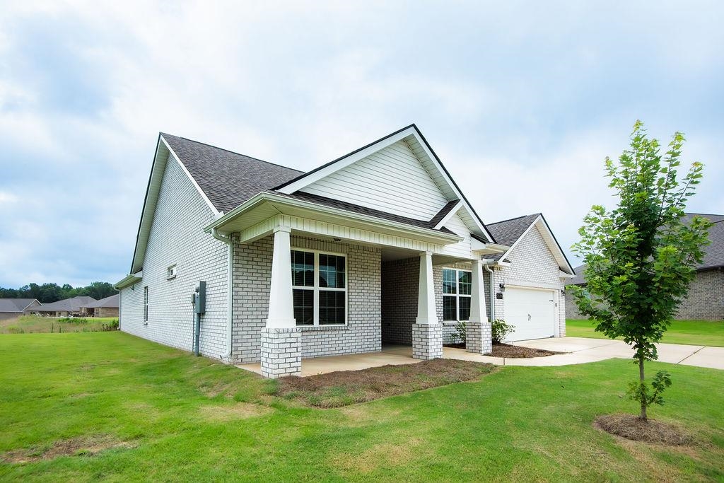 2136 Dustin Dr NE