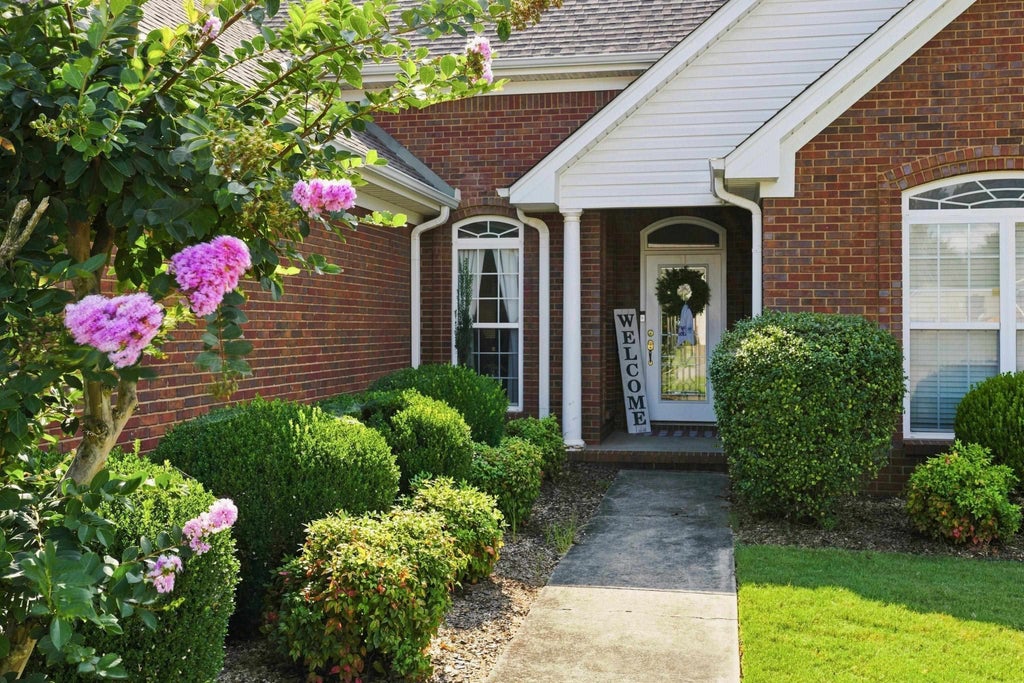 Photo of 108 Wheaton Ct, Florence, AL 35633 (MLS # 531082)