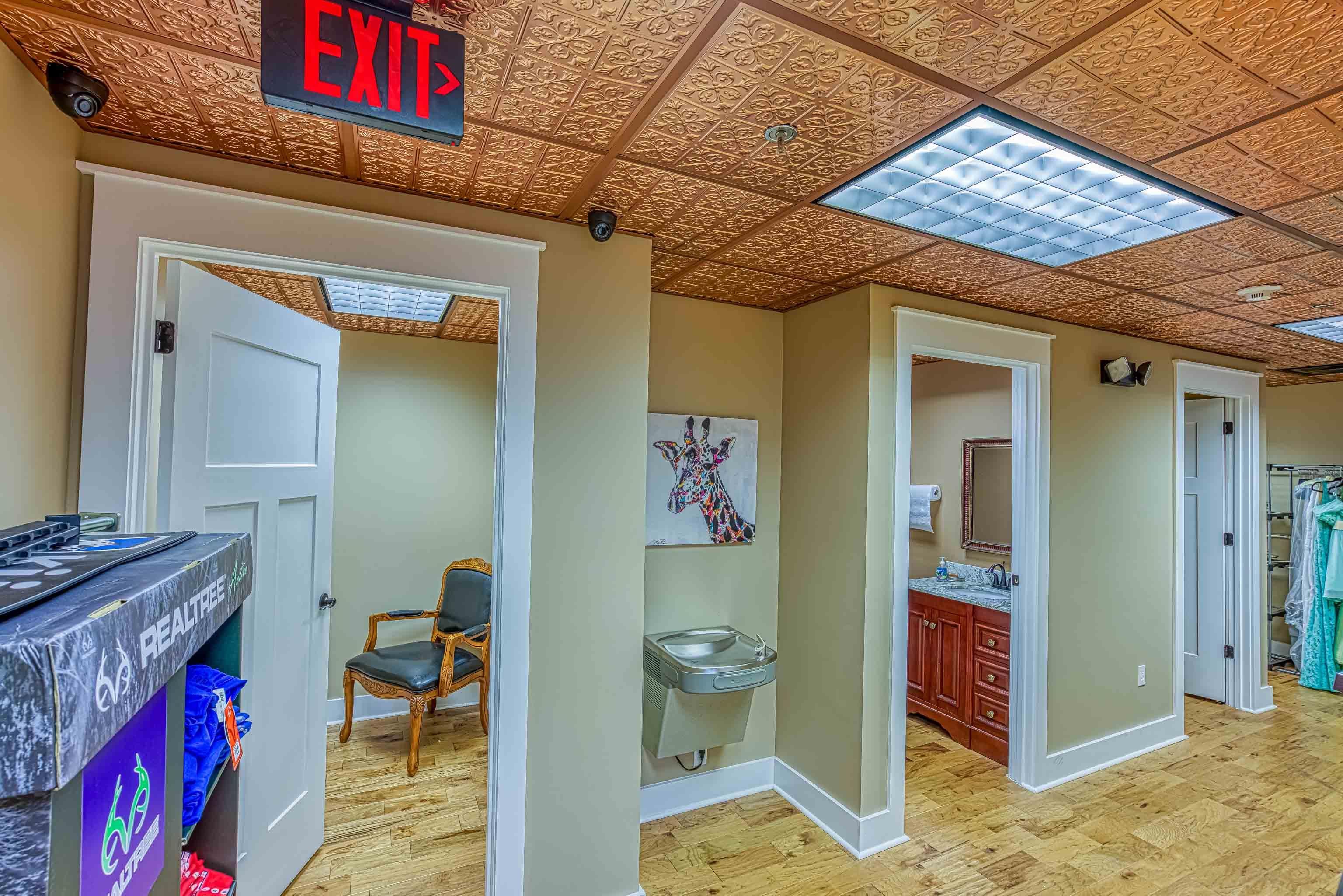 300 N Montgomery Ave