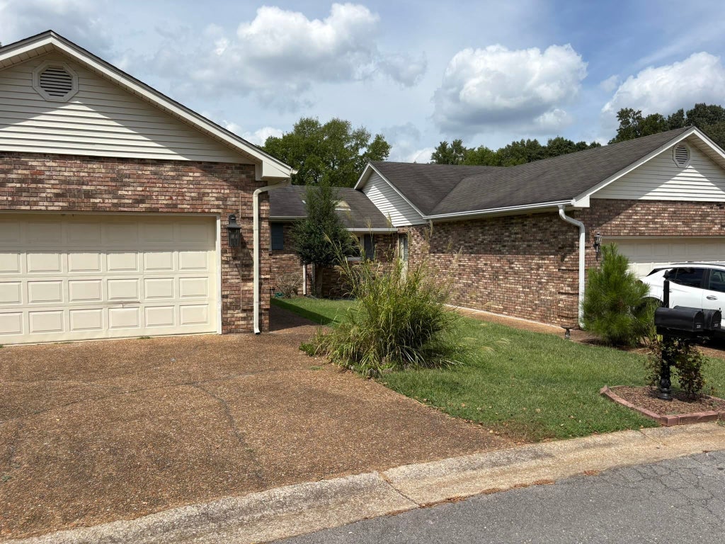 Photo of 229 Hillsboro Cir, Florence, AL 35630 (MLS # 531118)