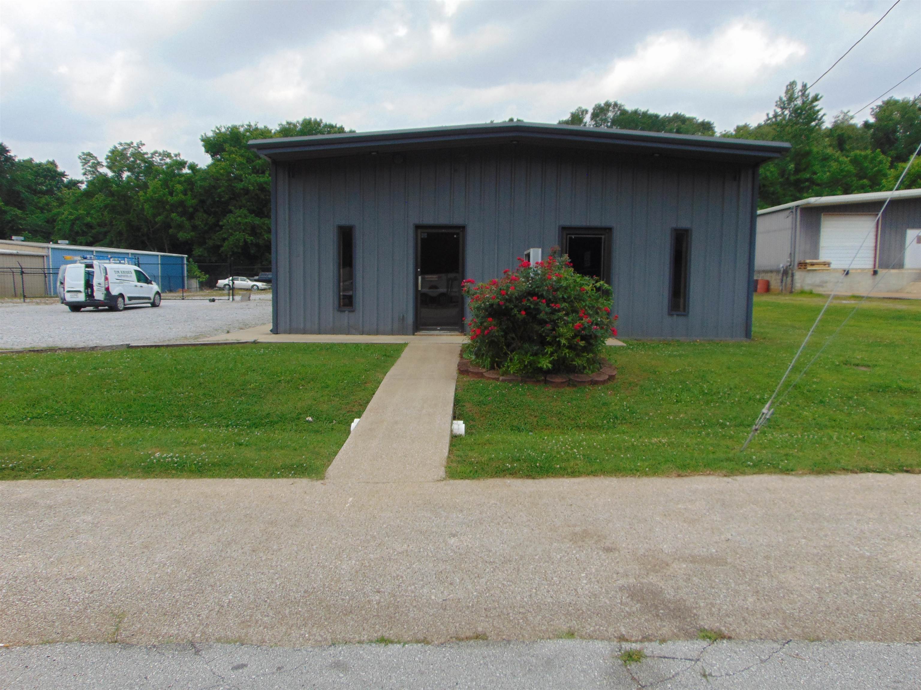 707 N Broadway St, Florence, AL 35630
