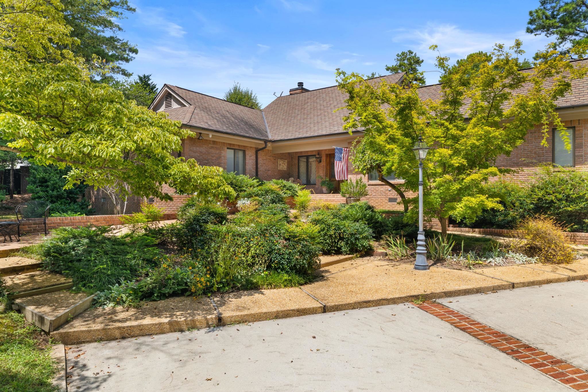 205 NW 10th Ave - Photo 4