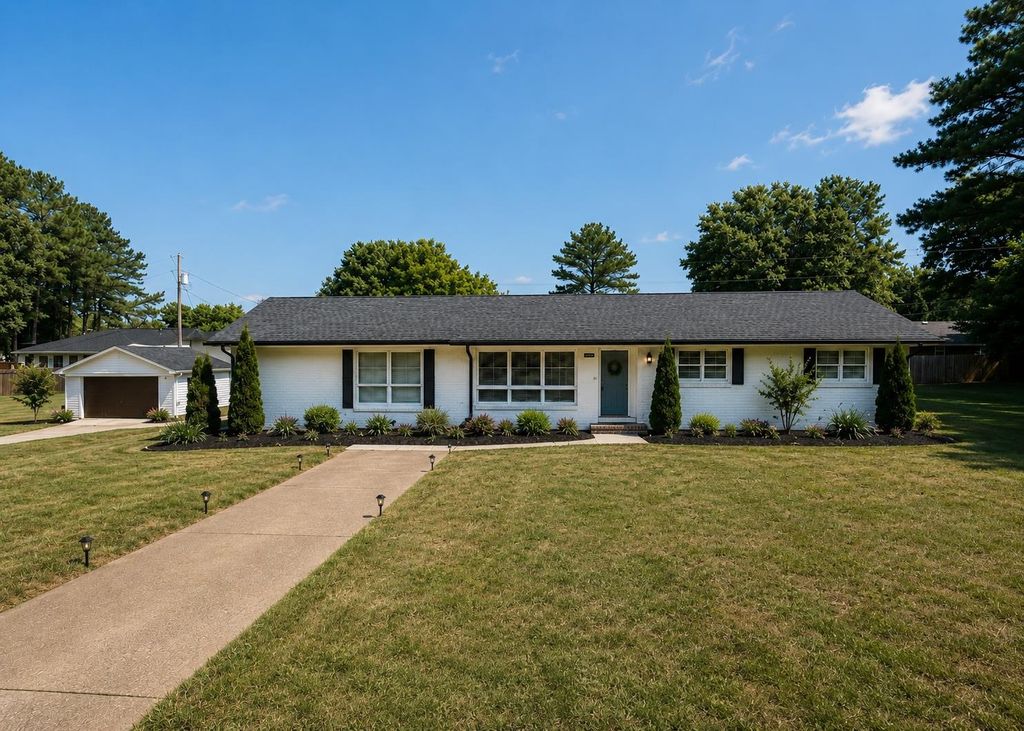 Photo of 2012 Stoddard Dr, Florence, AL 35630 (MLS # 529807)