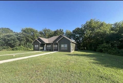 405 3rd St Hanceville AL 35057