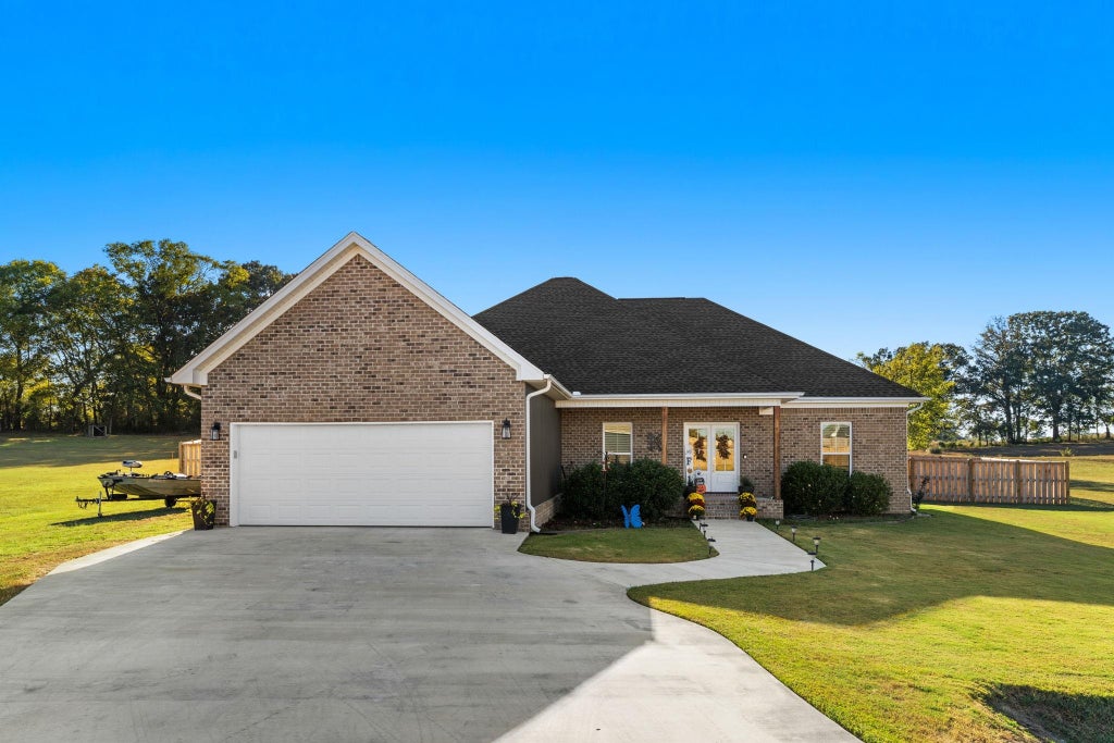 Photo of 200 Skyview Cir, Muscle Shoals, AL 35661 (MLS # 531678)
