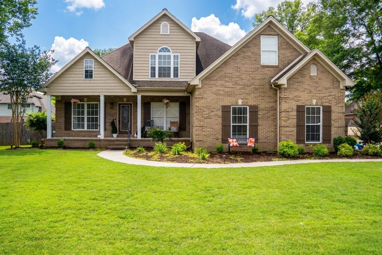 Photo 1 of 22 — 1704 Woodside Dr, Muscle Shoals, AL 35661
