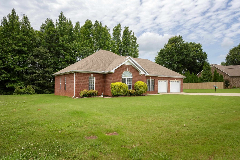 Photo of 114 Villagewood Dr, Killen, AL 35645 (MLS # 529438)