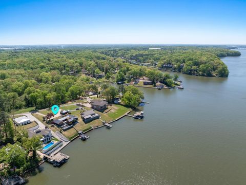105 Lake View Dr Muscle Shoals AL 