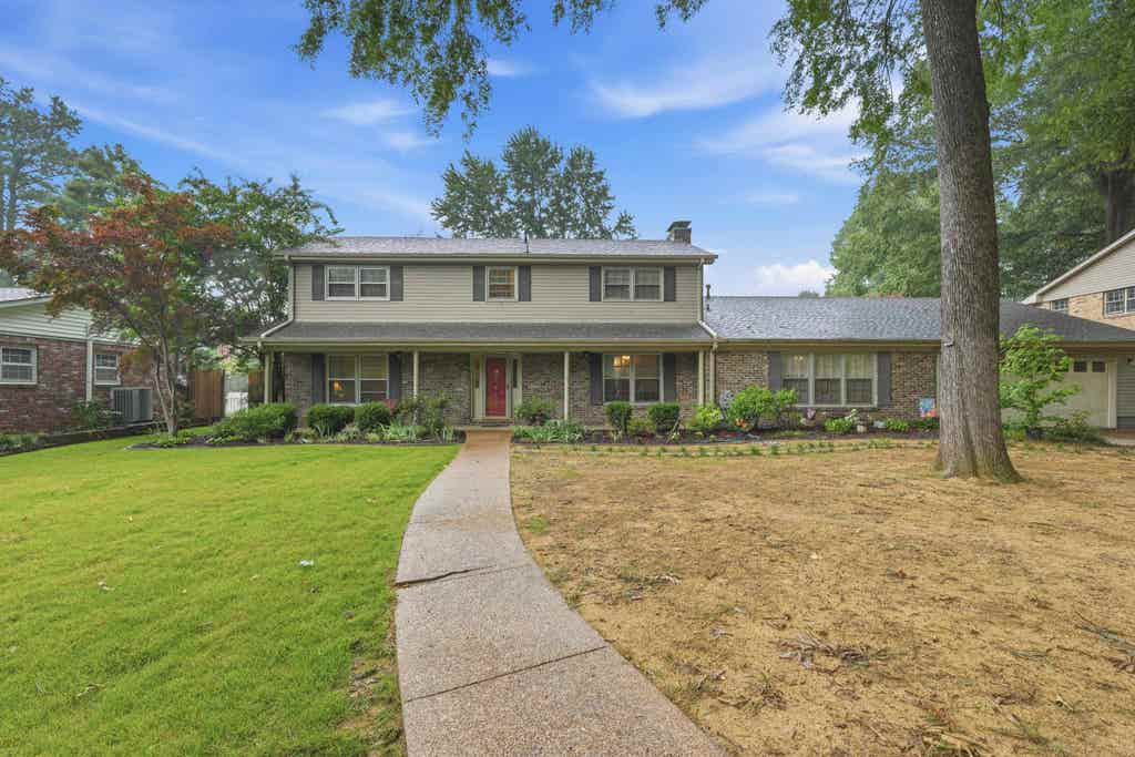 Photo of 209 Flurnoy Ave, Florence, AL 35633 (MLS # 530159)
