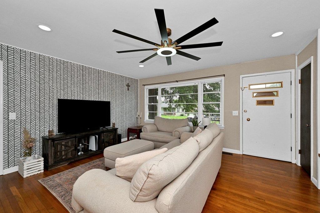 Photo of 1002 Nunnelly Ave SW, Cullman, AL 35055 (MLS # 530012)