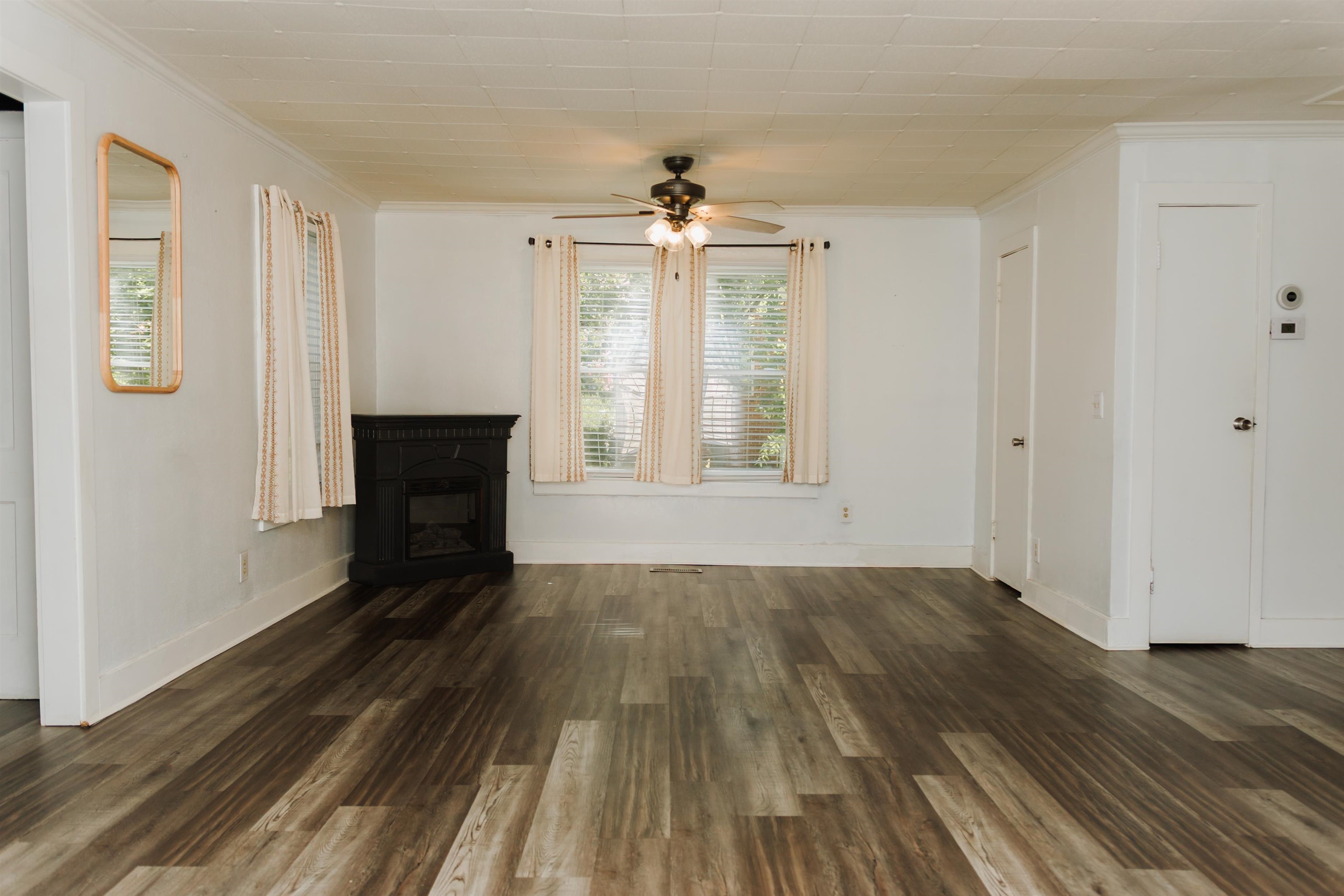 417 Burgess St - Photo 2