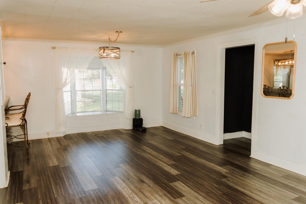 Photo of 417 Burgess St, Russellville, AL 35653 (MLS # 529963)