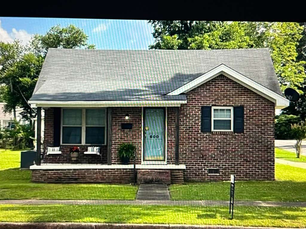 Photo of 600 E 2nd St, Tuscumbia, AL 35674 (MLS # 530041)