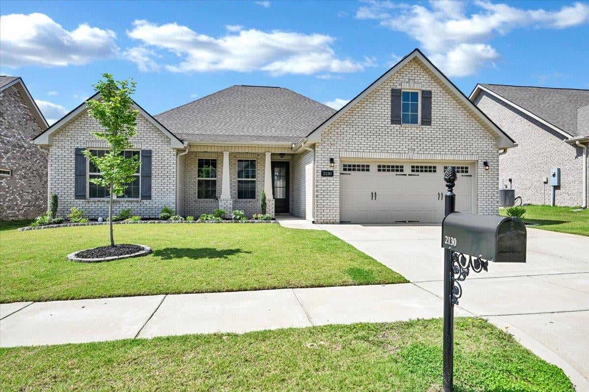 2130 Dustin Dr NE