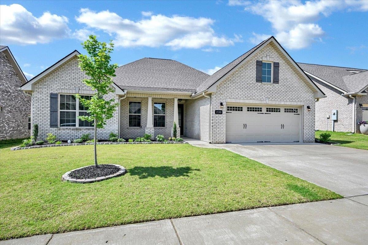 2130 Dustin Dr NE