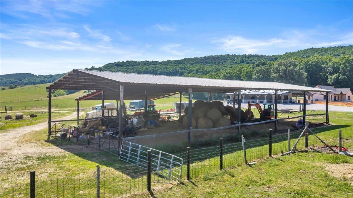 89 White Pike