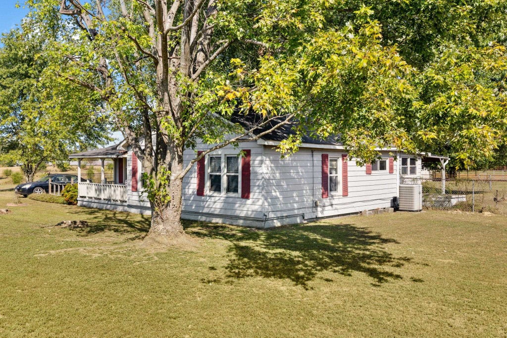 Photo of 18320 Thompson Rd, Athens, AL 35611 (MLS # 531713)