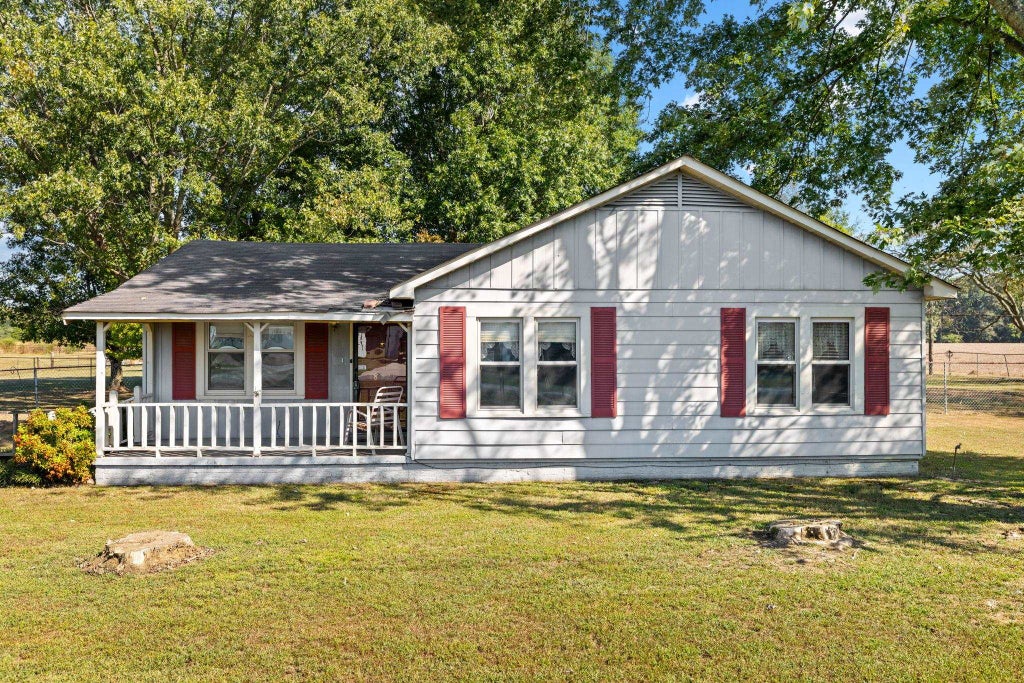 Photo of 18320 Thompson Rd, Athens, AL 35611 (MLS # 531713)