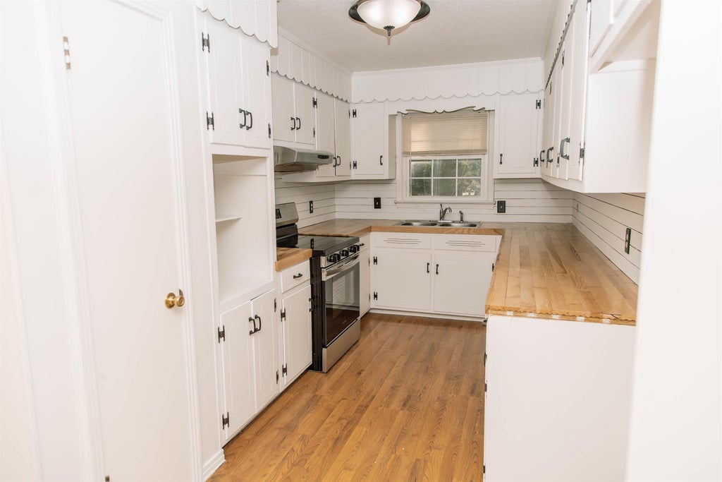 Photo of 113 Chaparral Dr, Florence, AL 35630 (MLS # 531152)