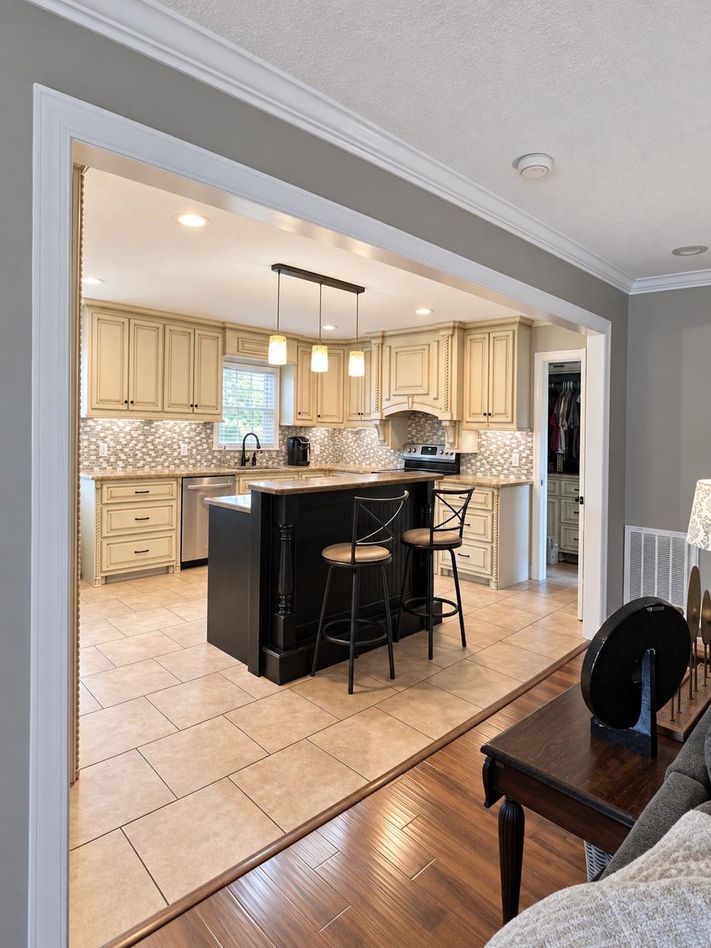 Photo of 1918 Crescent Dr, Muscle Shoals, AL 35661 (MLS # 531667)