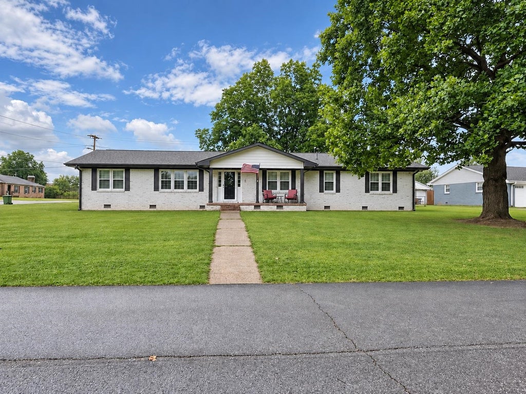 Photo of 1918 Crescent Dr, Muscle Shoals, AL 35661 (MLS # 531667)