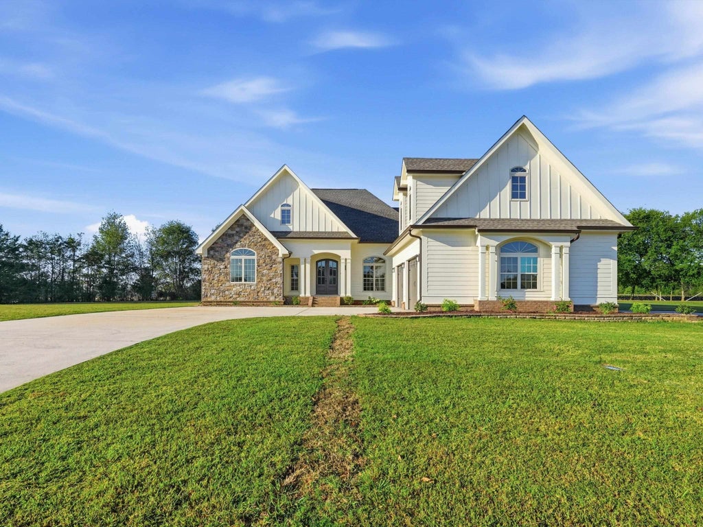 Photo of 18250 Red Tail St, Athens, AL 35613 (MLS # 531884)