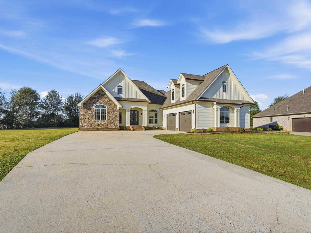 Photo of 18250 Red Tail St, Athens, AL 35613 (MLS # 531884)