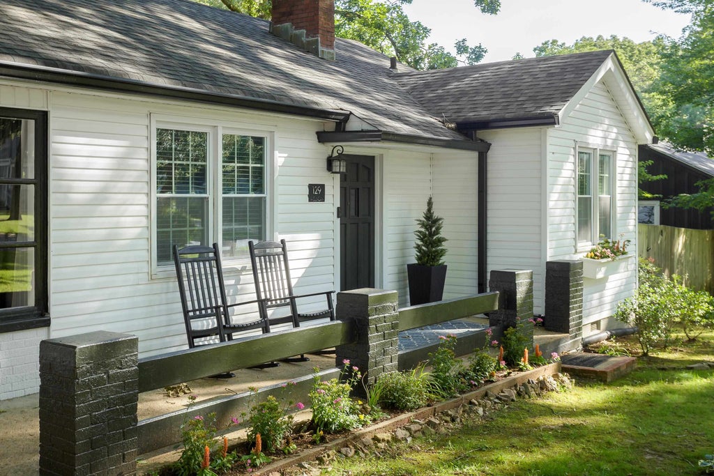 Photo of 129 W Duncan Ave, Florence, AL 35630 (MLS # 529578)