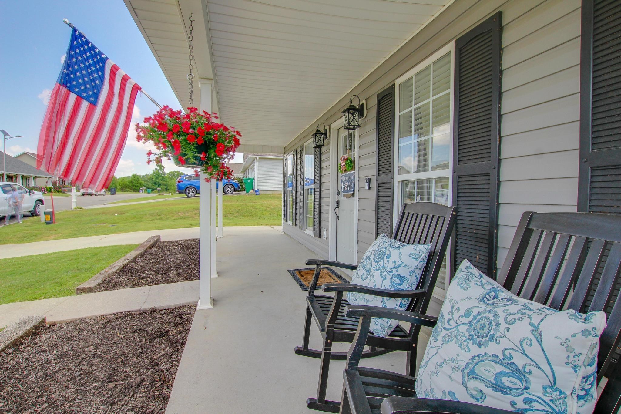 218 White Oak Cir