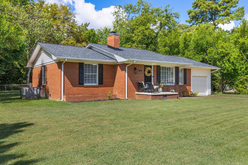 Photo of 326 Columbus Ave, Florence, AL 35630 (MLS # 531472)