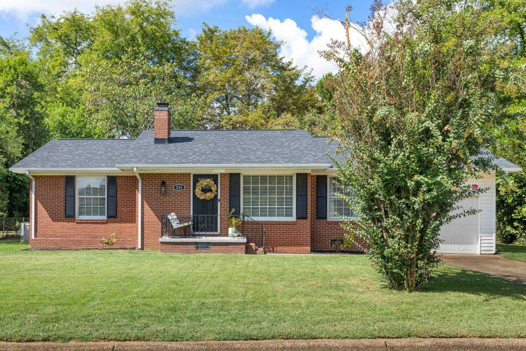 Photo of 326 Columbus Ave, Florence, AL 35630 (MLS # 531472)