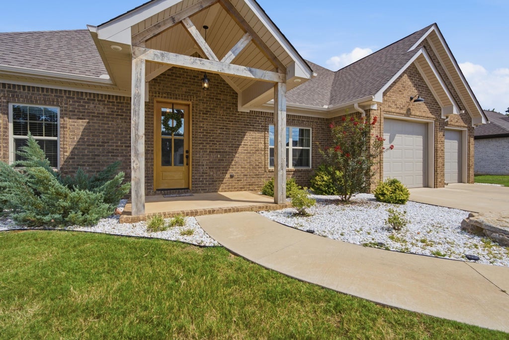 Photo of 1211 Glendora Ave, Tuscumbia, AL 35674 (MLS # 531068)