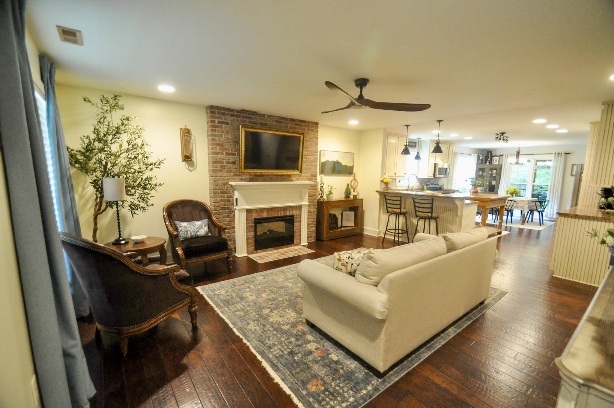 2121 Dialsdale Dr