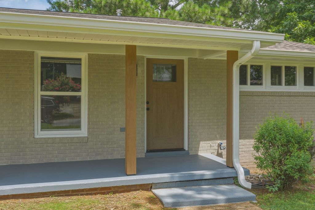 Photo of 317 Columbus Ave, Florence, AL 35630 (MLS # 530085)