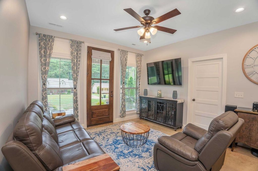 Photo of 1096 Raintree Dr, Tuscumbia, AL 35674 (MLS # 530175)