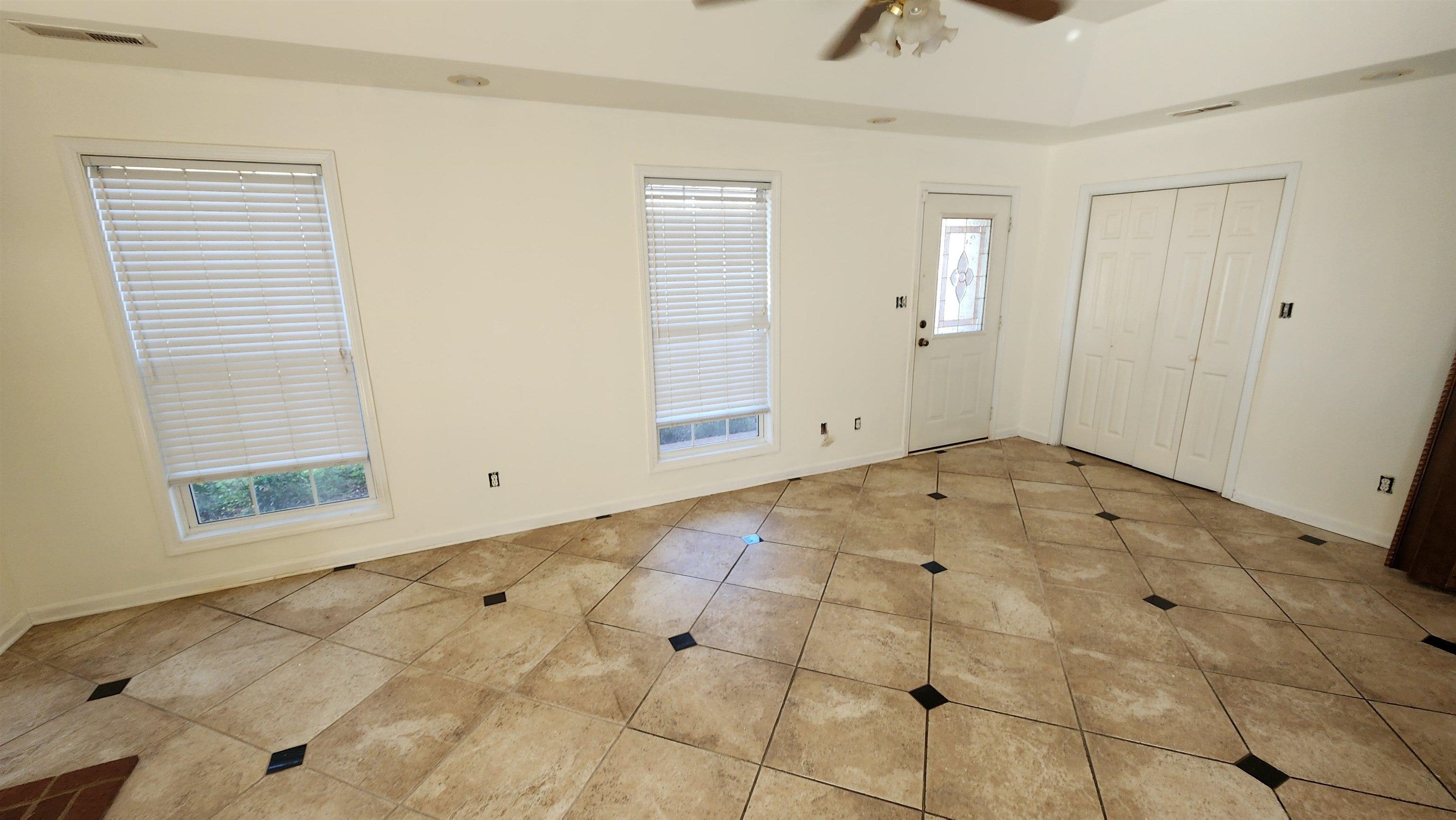 319 Lincoln Ave - Photo 4