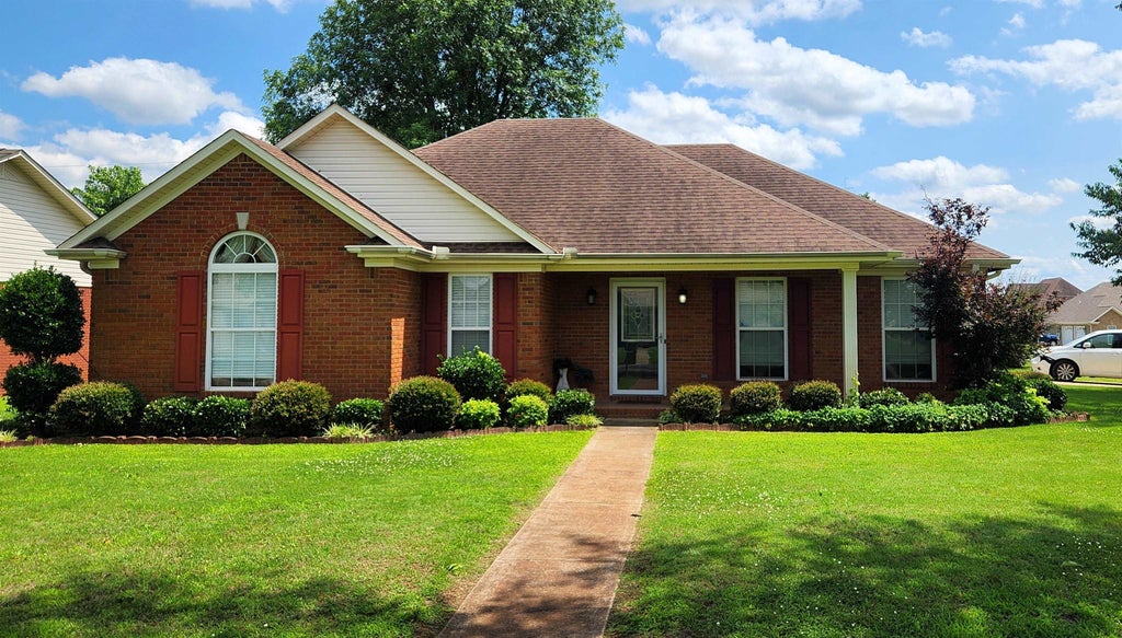 Photo of 319 Lincoln Ave, Muscle Shoals, AL 35661 (MLS # 531773)