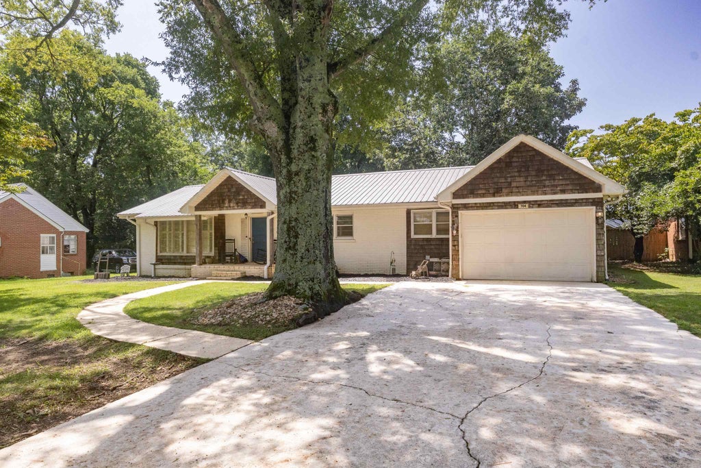 Photo of 704 4th Ave SW, Red Bay, AL 35582 (MLS # 530174)