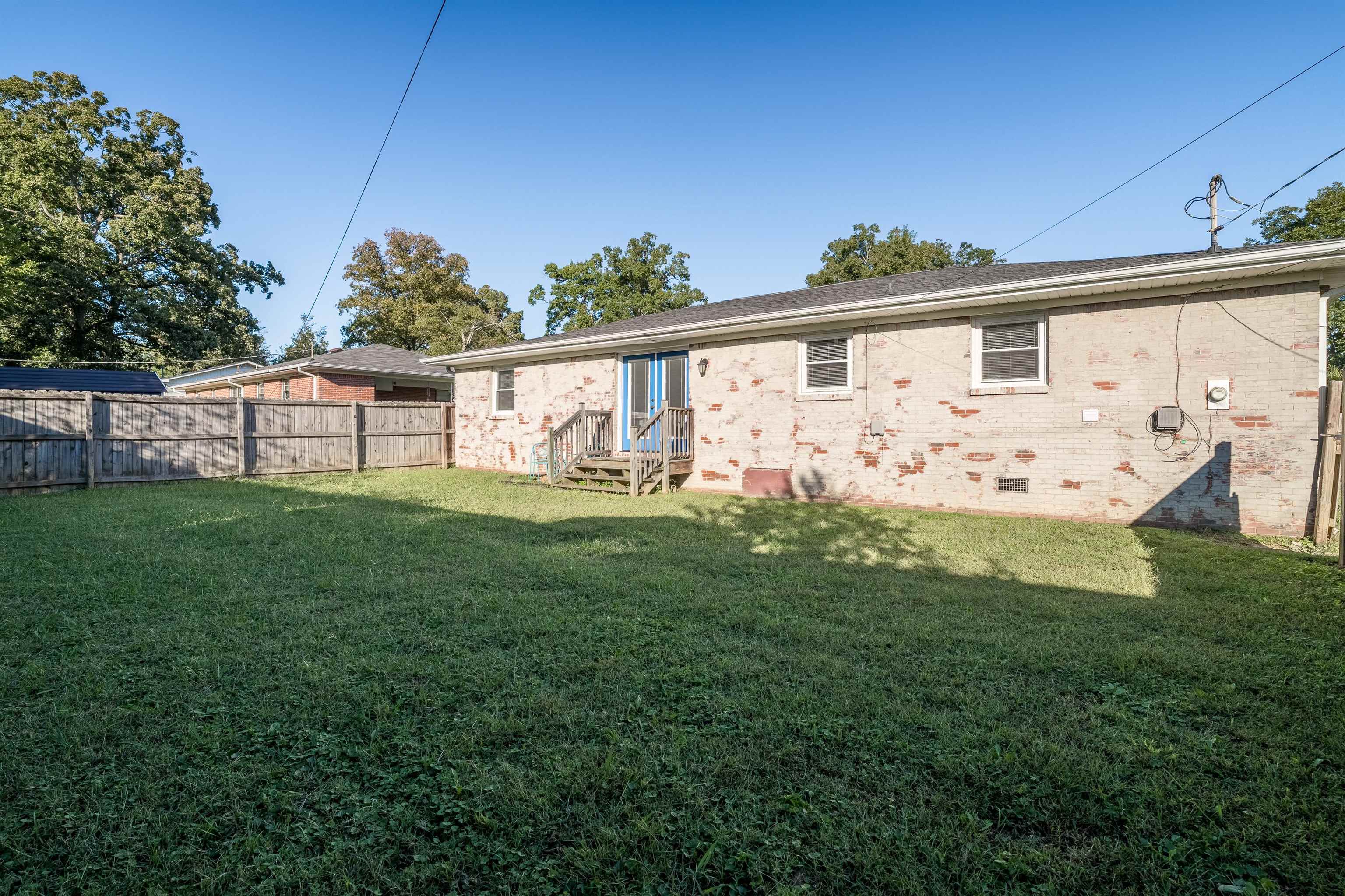 1211 Ave B