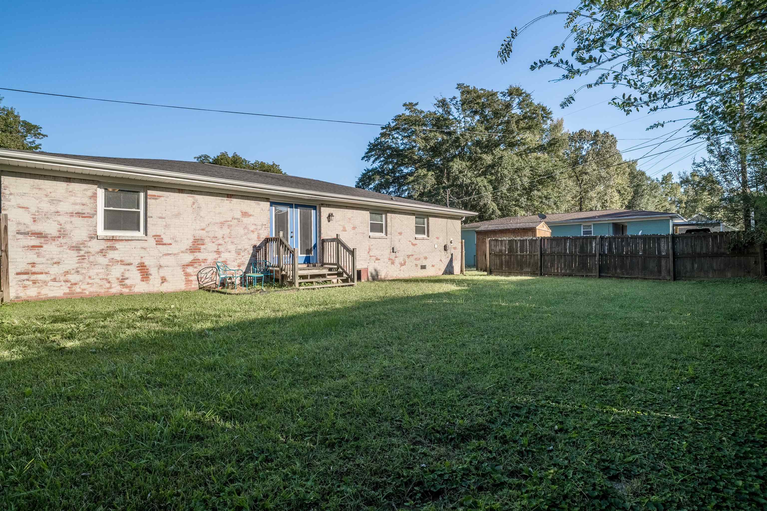 1211 Ave B