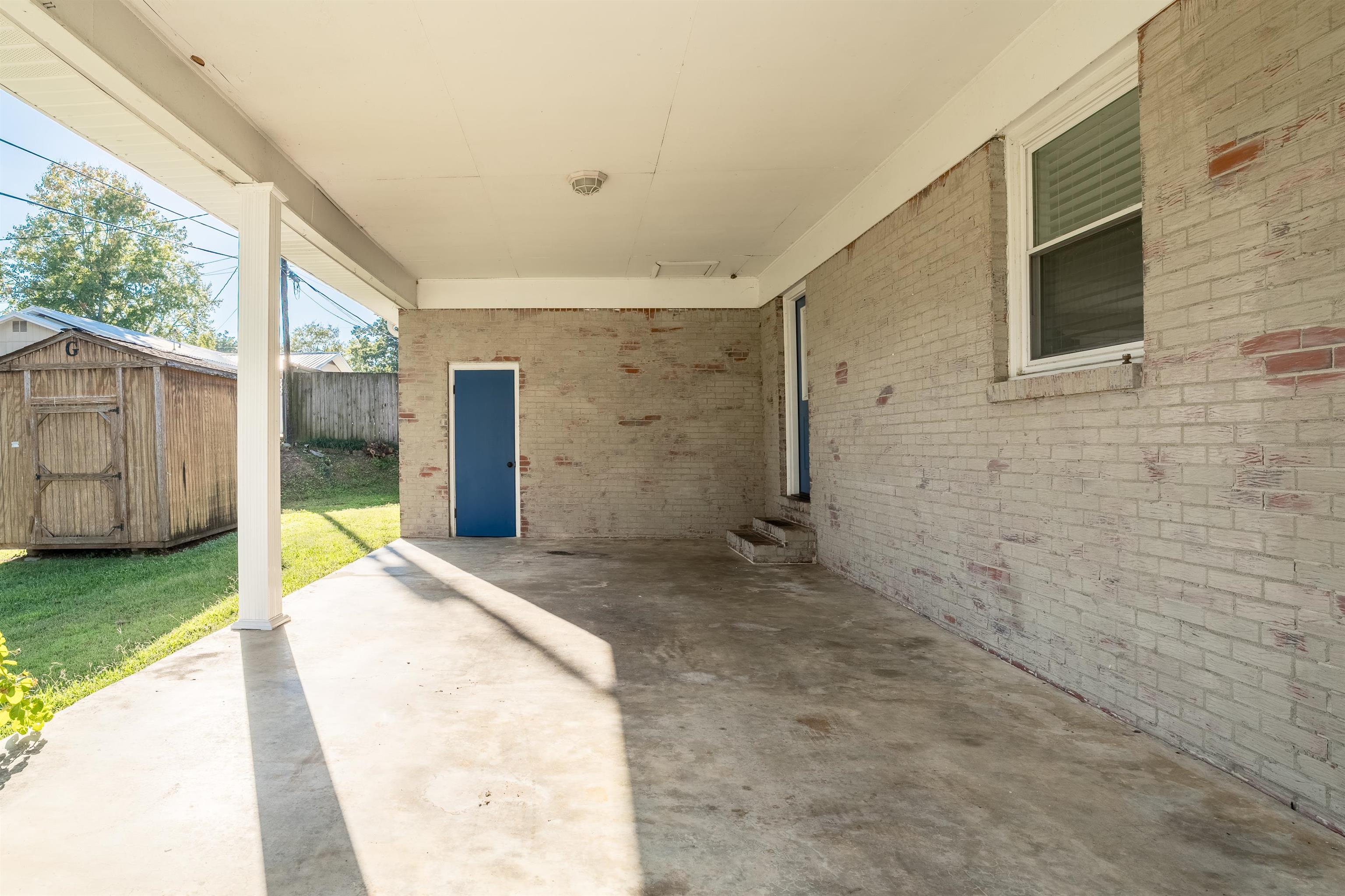 1211 Ave B