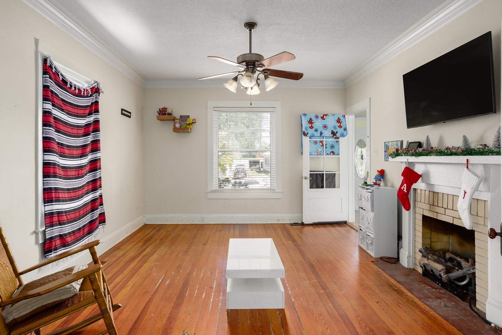 Photo of 302 E 2nd St, Tuscumbia, AL 35674 (MLS # 531548)
