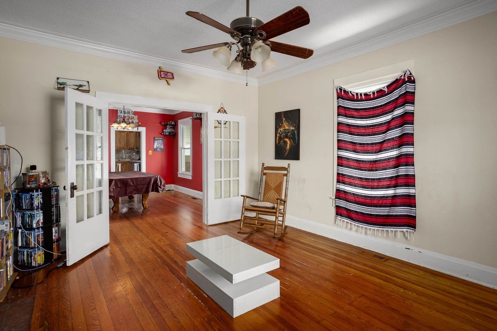 Photo of 302 E 2nd St, Tuscumbia, AL 35674 (MLS # 531548)