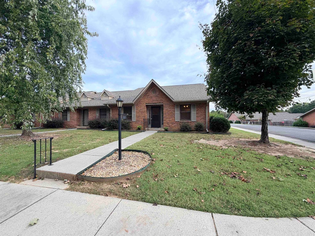 Photo of 1023 9th St SW, Cullman, AL 35055 (MLS # 531716)